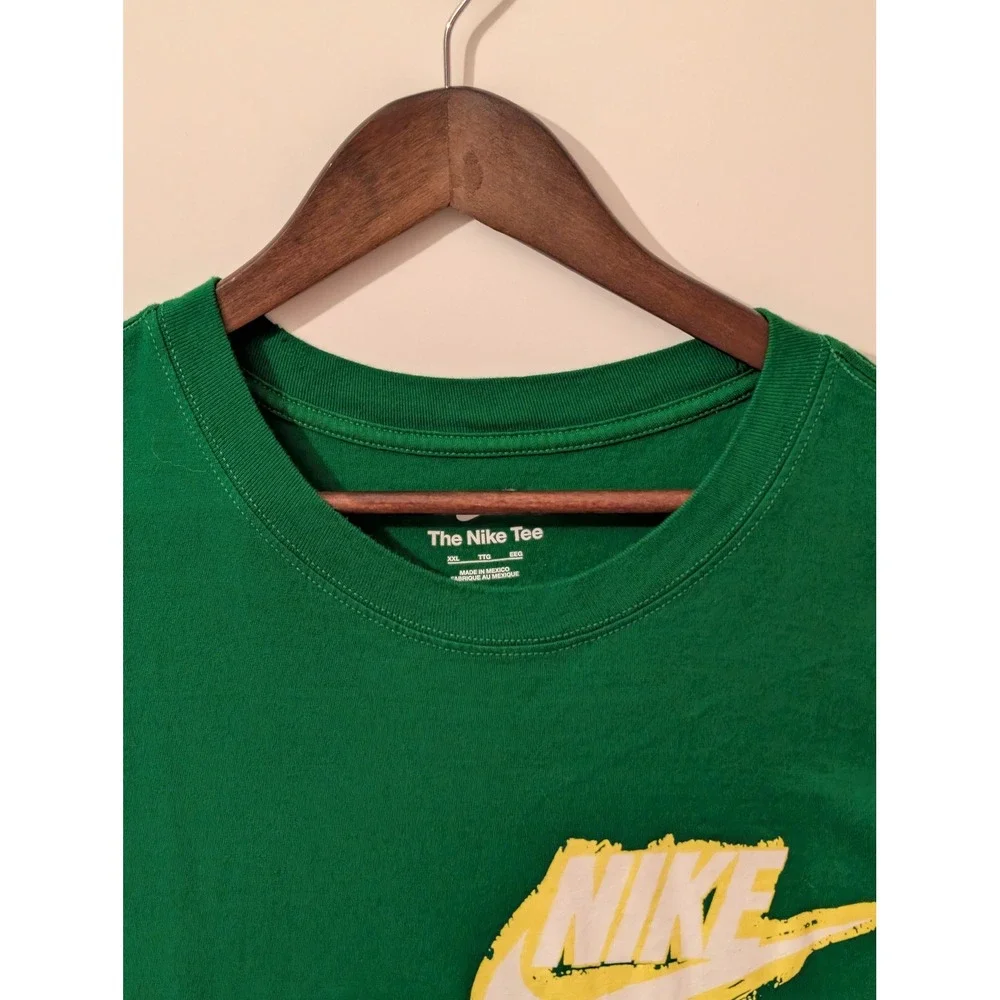 Nike T-Shirt Mens XXL Green Fair Distressed Oregon Ducks NCAA Graphic Tee